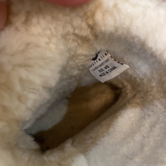 Ugg - Picture 4 of 9